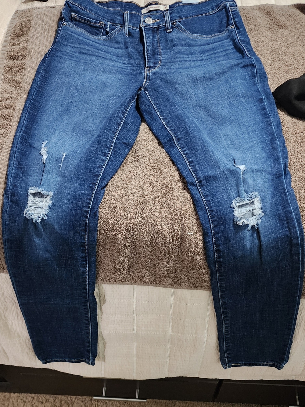 Levi's Women's Distressed Medium Blue Skinny Jeans